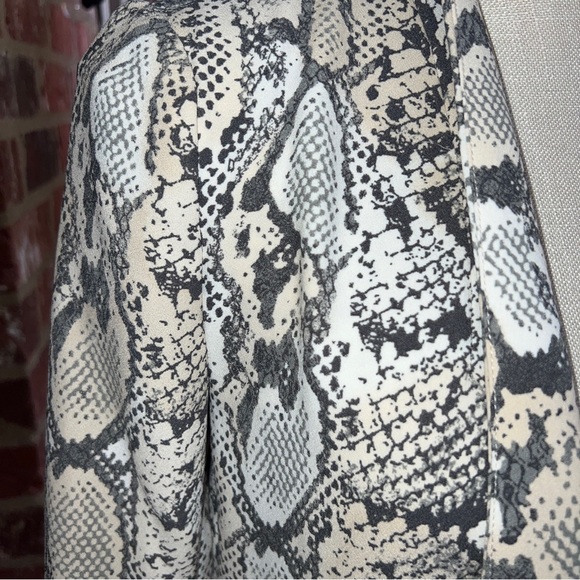 The Limited Women's Size XS Open Front Lightweight 3/4 Sleeve Cardigan NWT - Picture 2 of 11